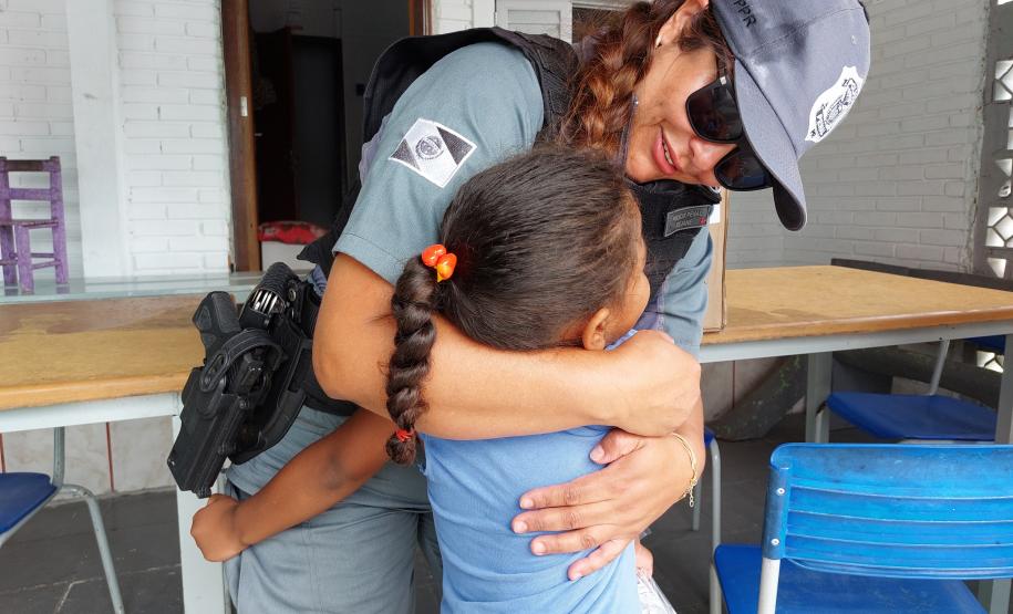 Polícia Penal do Paraná leva alegria e esperança à Casa da Criança e do Adolescente em Guaratuba