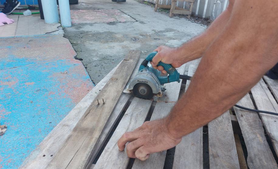 Pessoas privadas de liberdade atuam na manutenção de espaços públicos em Guaratuba