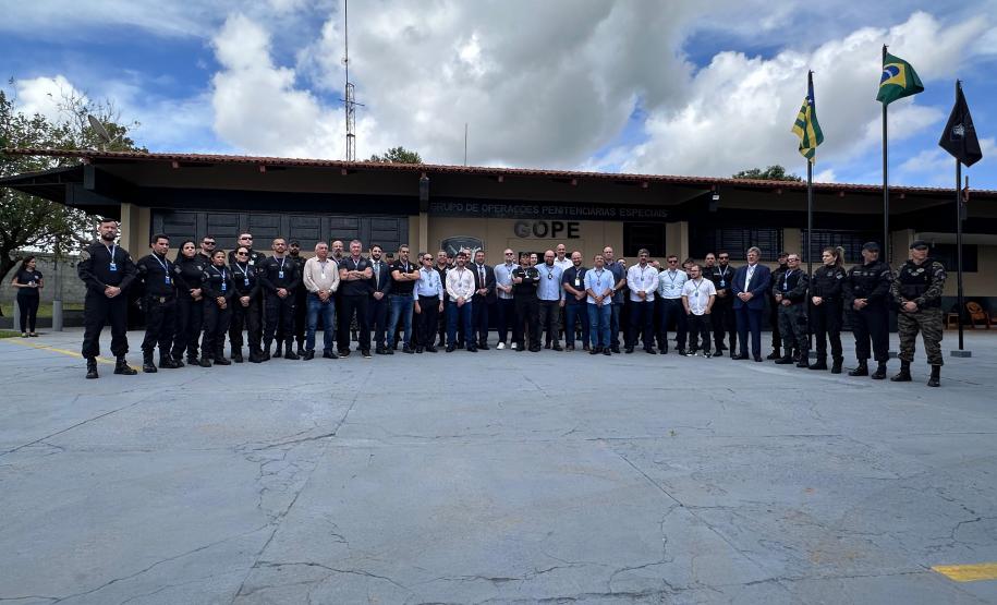 Paraná visita unidades prisionais e central de monitoramento eletrônico de Goiânia