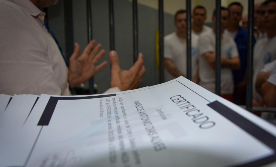 Apenados da Casa de Custódia de São José dos Pinhais concluem Curso de Corte e Costura