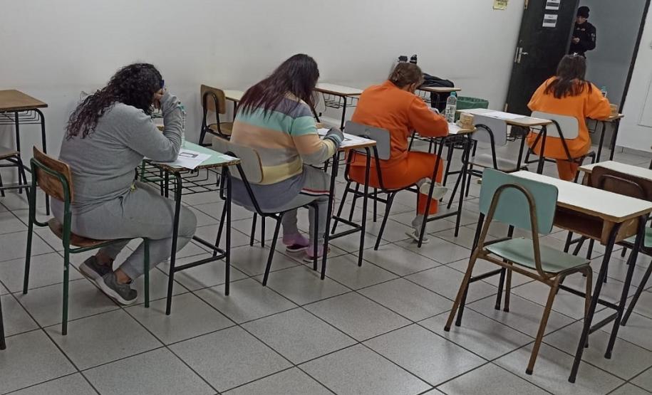 Apenadas da Cadeia Feminina de Goioerê realizam vestibular na Universidade Estadual de Maringá