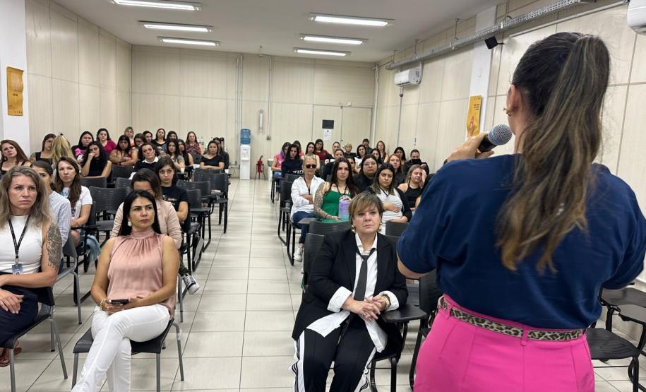 Outubro Rosa reúne diretora-geral e servidoras da sede da PPPR para palestras