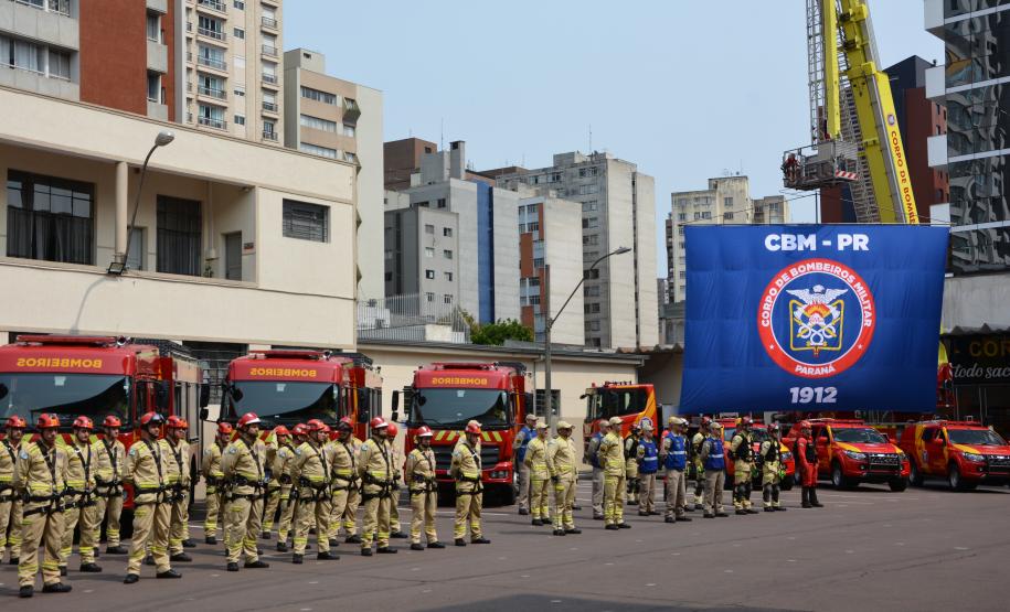 Diretora-geral da Polícia Penal é homenageada em solenidade de 112 anos do Corpo de Bombeiros Militar do Paraná
