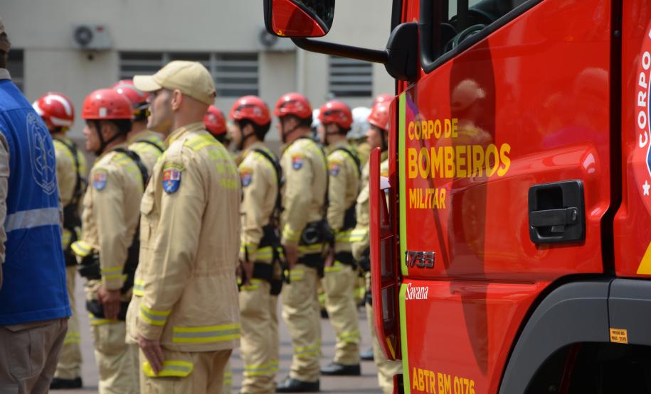 Diretora-geral da Polícia Penal é homenageada em solenidade de 112 anos do Corpo de Bombeiros Militar do Paraná