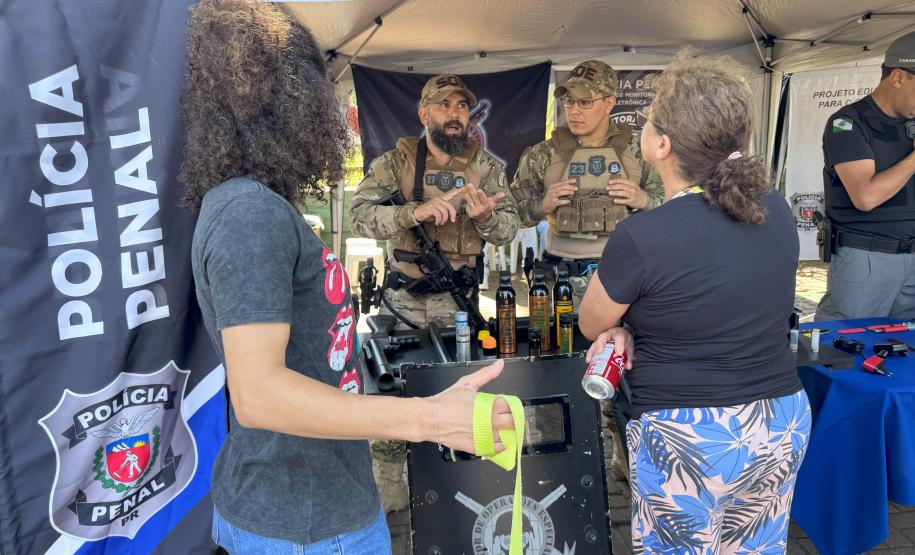 Polícia Penal do Paraná mostra dia a dia de trabalho em exposição na cidade de Cascavel