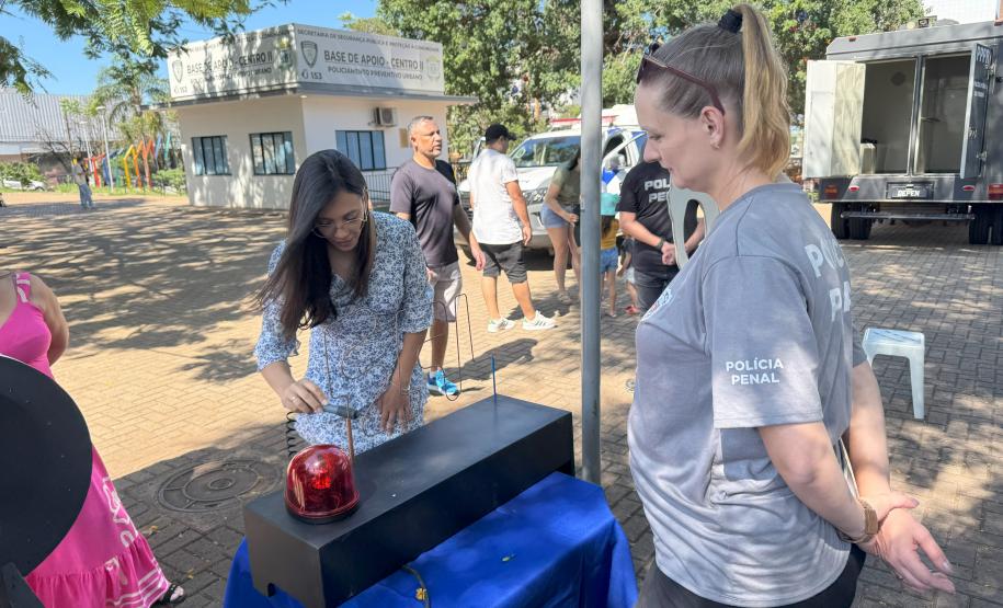 Polícia Penal do Paraná mostra dia a dia de trabalho em exposição na cidade de Cascavel
