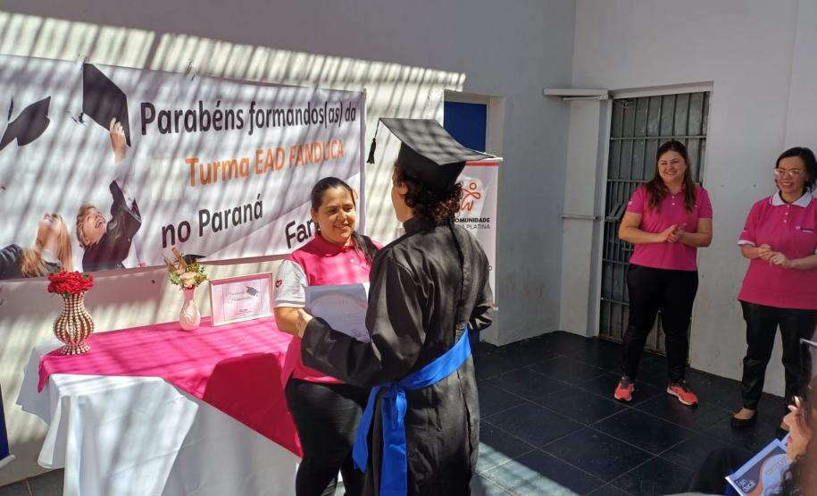 Cadeia Pública de Santo Antônio da Platina promove curso de cabelereiro