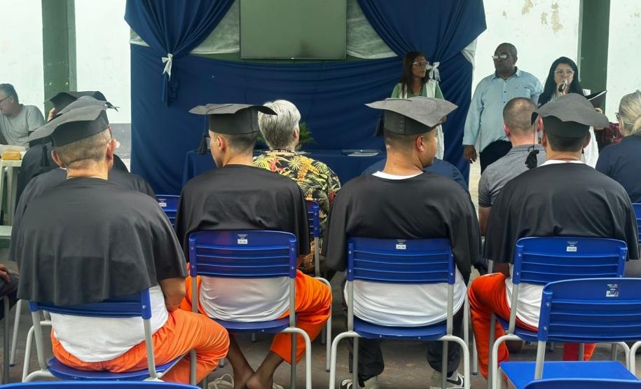 Parceria entre Polícia Penal e Senai certifica 25 apenados da Casa de Custódia de Maringá em cursos profissionalizantes