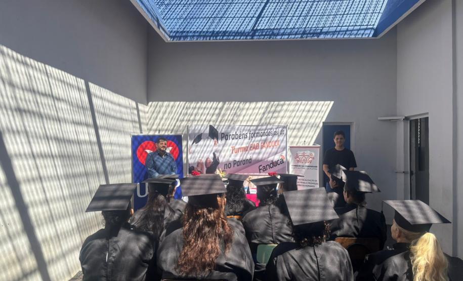 Cadeia Pública de Santo Antônio da Platina promove curso de cabelereiro