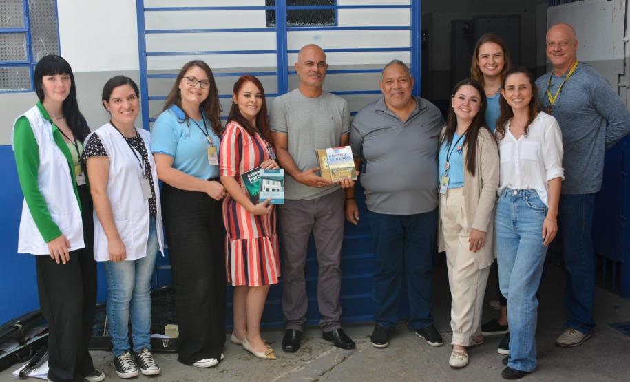 Em Irati, 31 apenados da Cadeia Pública recebem certificados por atividade educacional voltada à leitura e escrita