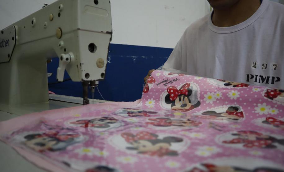 Polícia Penal distribui mais de mil brindes artesanais produzidos no sistema prisional durante o Verão Maior Paraná