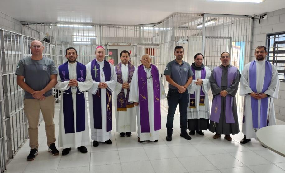 Custodiados recebem assistência religiosa durante a Semana Santa na Casa de Custódia de Curitiba