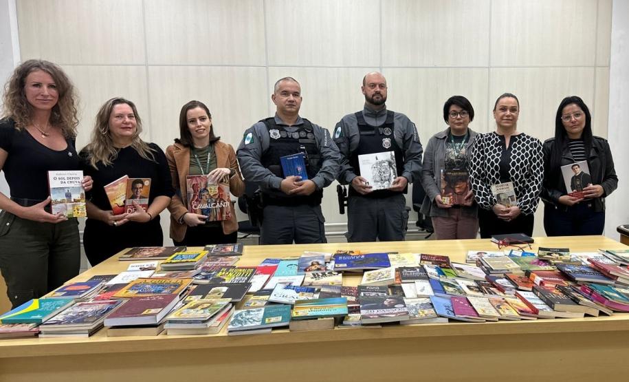 Projeto Viagem do Livro atinge 2.400 livros com doação à Cadeia Pública de Paranacity