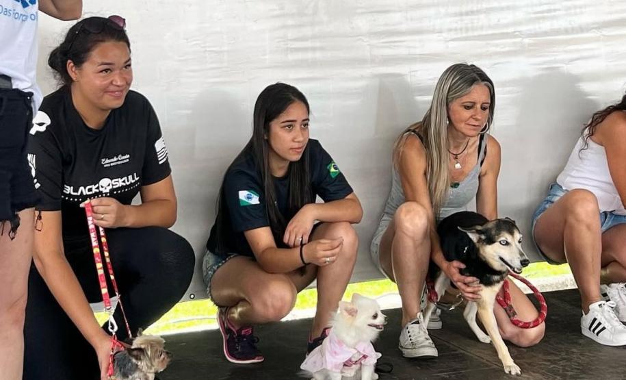 Cãominhada da Polícia Penal promove integração com a comunidade em São José dos Pinhais