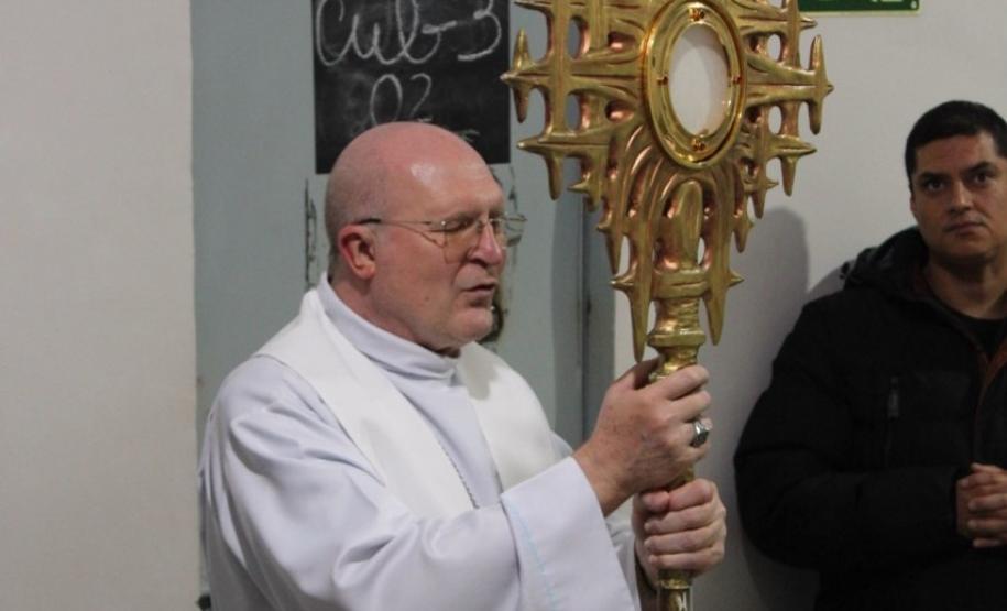 Penitenciária Feminina do Paraná recebe visita pastoral do arcebispo Dom Peruzzo para celebração de Corpus Christi
