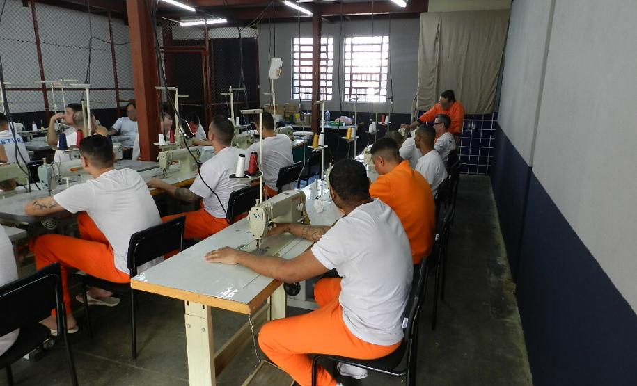 Curso de Costura Industrial qualifica pessoas privadas de liberdade na Penitenciária Estadual de Londrina