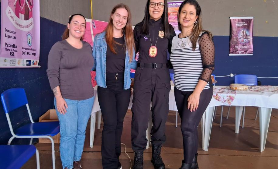 Mulheres privadas de liberdade participam de palestra em alusão ao Agosto Lilás, em Foz do Iguaçu