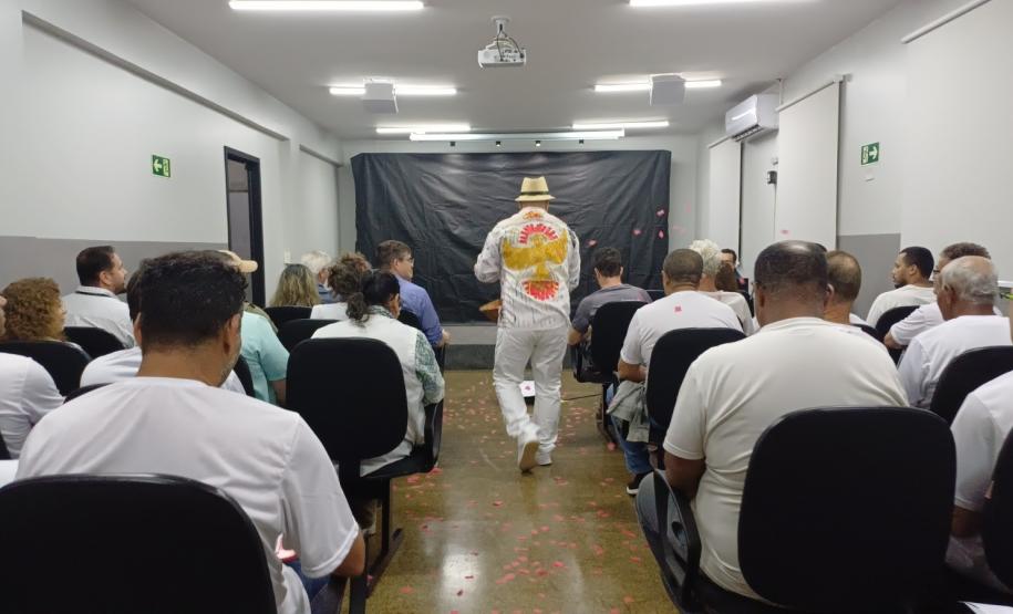 Polícia Penal do Paraná leva espetáculo encenado por pessoas privadas de liberdade com a peça “O Dito Pelo Não Dito”