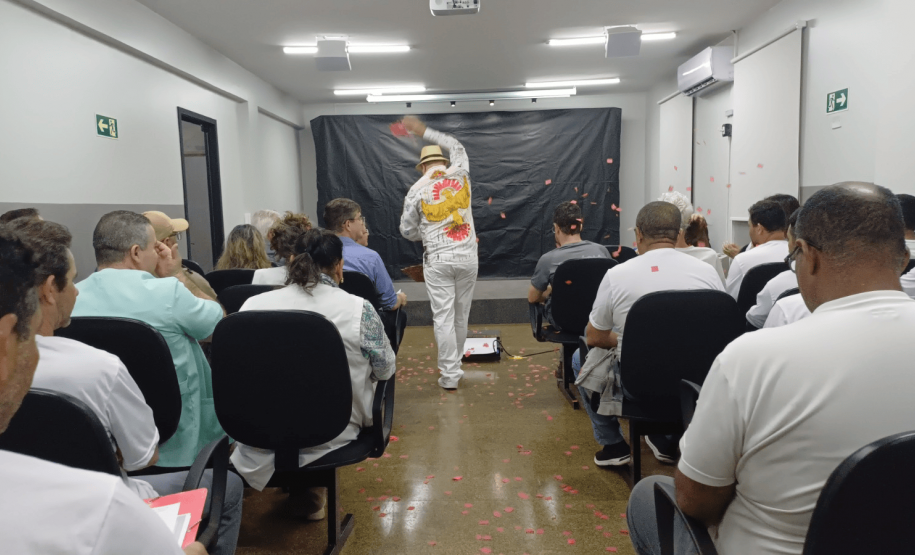 Polícia Penal do Paraná leva espetáculo encenado por pessoas privadas de liberdade com a peça “O Dito Pelo Não Dito”