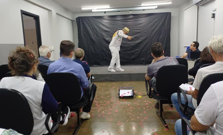 Polícia Penal do Paraná leva espetáculo encenado por pessoas privadas de liberdade com a peça “O Dito Pelo Não Dito”