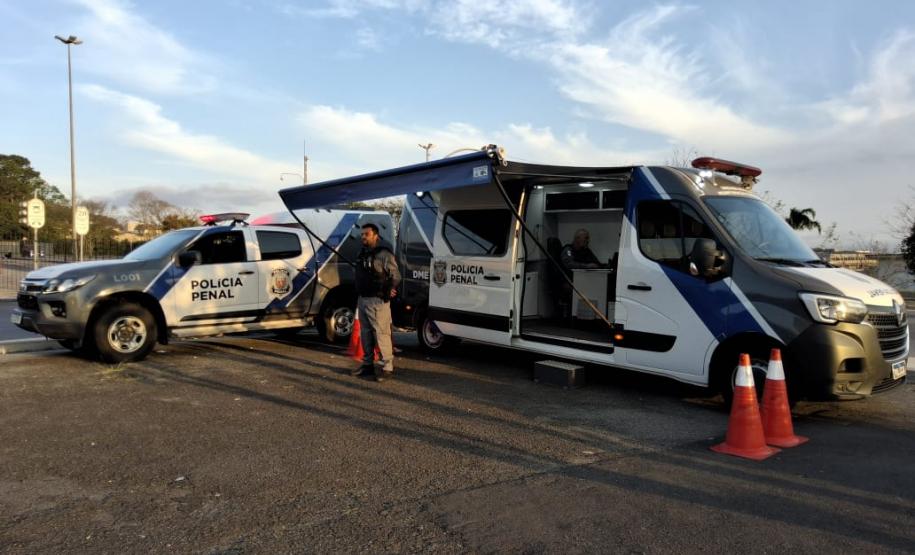 Polícia Penal do Paraná realiza operação de fiscalização de monitorados eletronicamente na Cidade Industrial de Curitiba