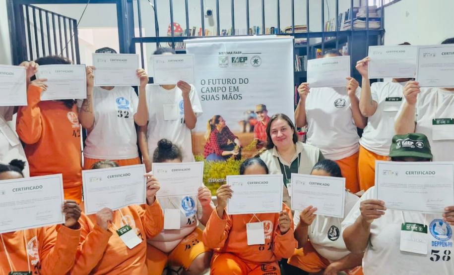 Cadeia Pública Feminina de Alto Paraná conclui curso de qualificação em olericultura