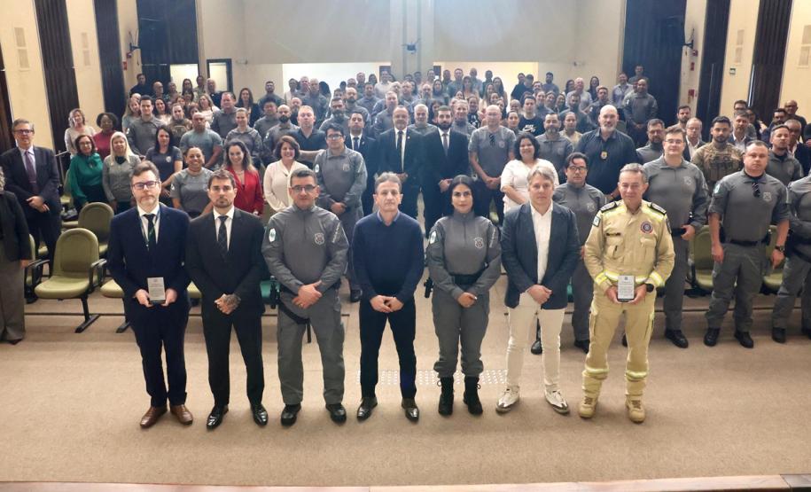 Sistema Penitenciário do Paraná celebra 117 anos com solenidade marcada por homenagens, palestras e reconhecimento institucional