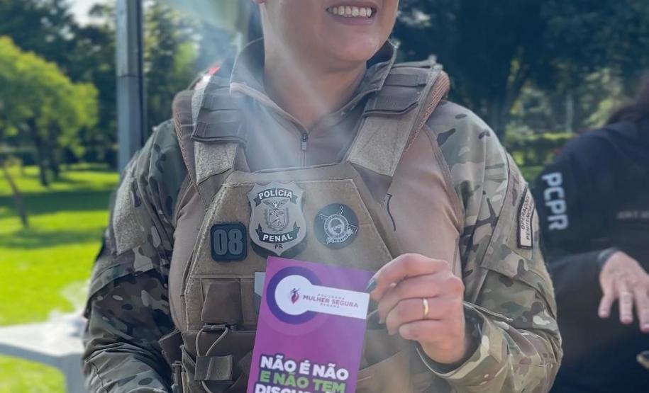 Forças de segurança realizam conscientização do combate à violência contra a mulher