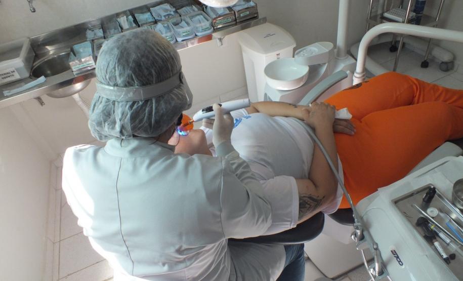 Mulheres privadas de liberdade recebem feira da saúde, em parceria com a Igreja Batista