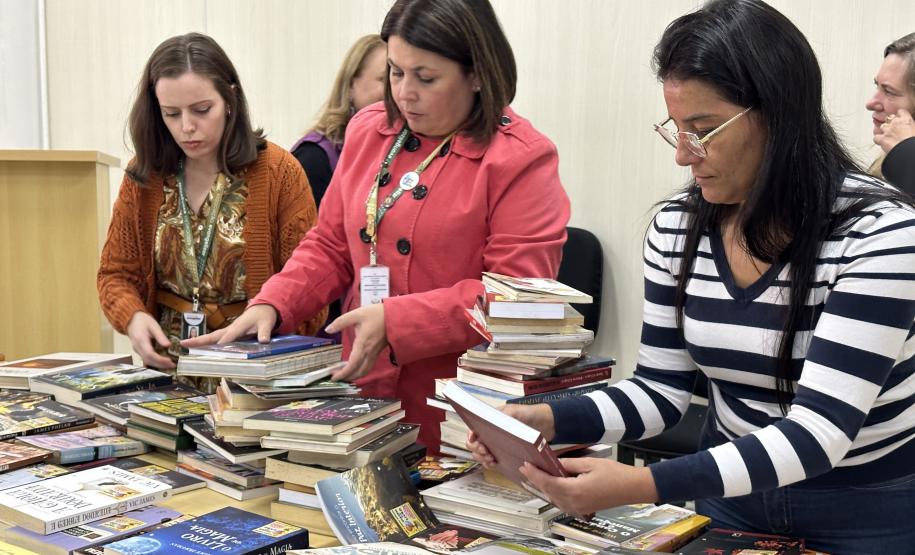 Penitenciária Estadual de Maringá recebe acervo de livros do Projeto Viagem do Livro