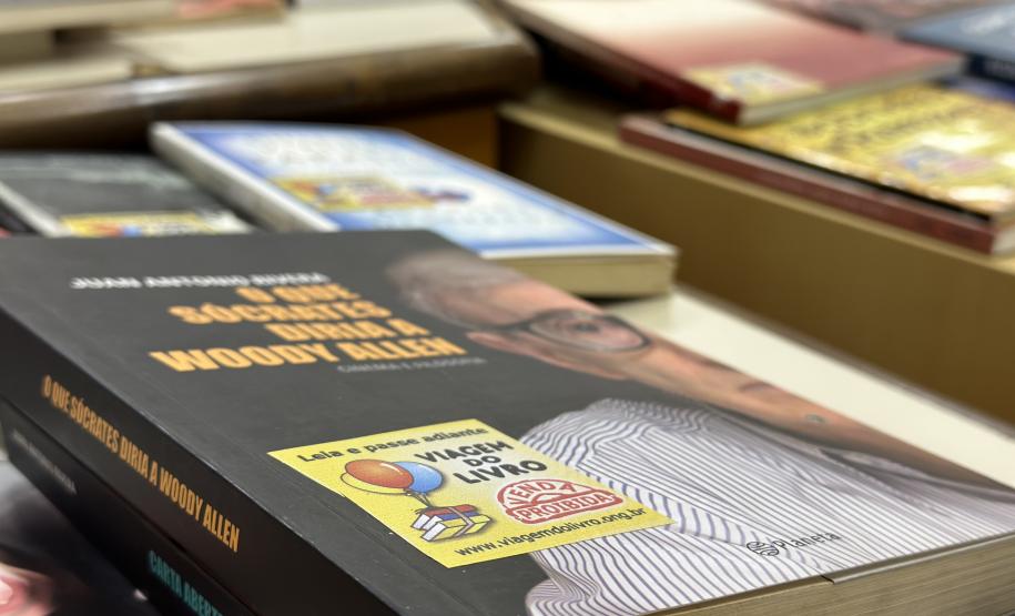 Penitenciária Estadual de Maringá recebe acervo de livros do Projeto Viagem do Livro