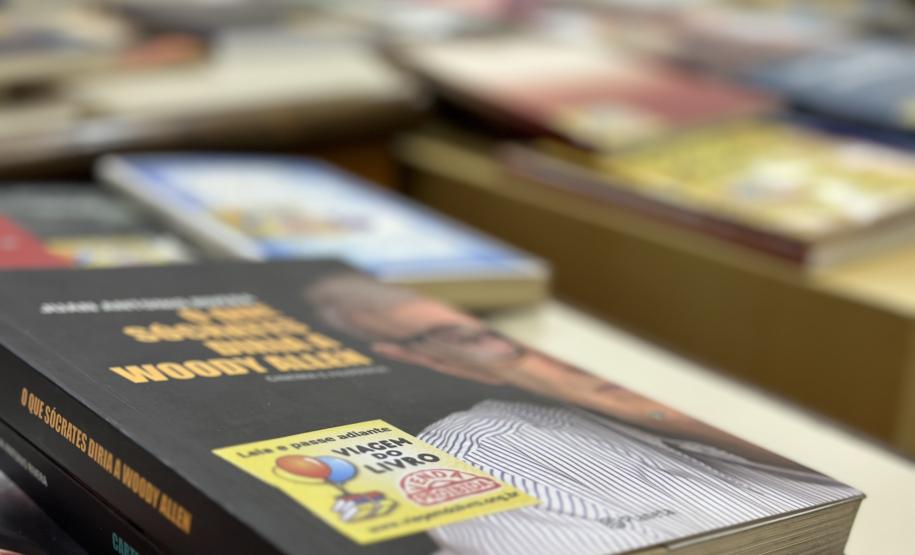 Penitenciária Estadual de Maringá recebe acervo de livros do Projeto Viagem do Livro