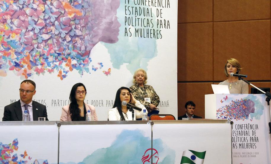 Abertura da IV Conferência Estadual de Políticas para as Mulheres do Paraná,no Centro de Convenções do Shopping Estação.Fotos:Rogério Machado / SEDS