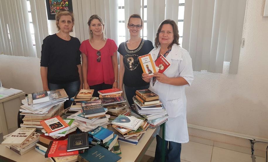 Faculdade de Pinhais doa livros ao Complexo Penitenciário de Piraquara