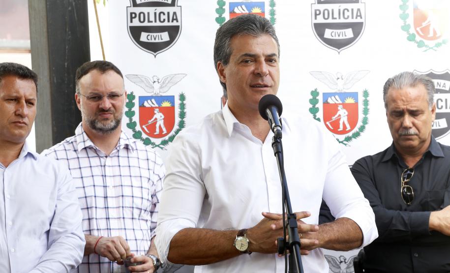 O governador Beto Richa participa em Cascavel,da inauguração do Núcleo de Proteção à Criança e ao Adolescente Vítima de Crime (Nucria) e da demolição simbólica da carceragem da 15ª Subdivisão Policial. Participaram da solenidade: prefeito de Cascavel, Edgar Bueno, o secretário de Segurança, Wagner Mesquita, deputado André Bueno, entre outros.Cascavel, 23-12-16.Foto: Arnaldo Alves / ANPr.