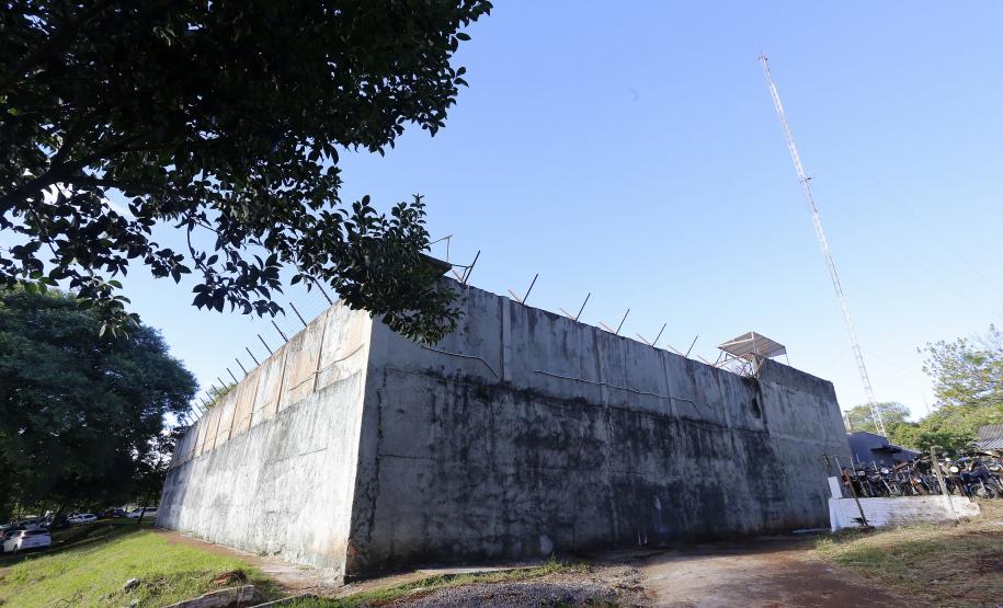 O governador Beto Richa participa em Cascavel,da inauguração do Núcleo de Proteção à Criança e ao Adolescente Vítima de Crime (Nucria) e da demolição simbólica da carceragem da 15ª Subdivisão Policial. Participaram da solenidade: prefeito de Cascavel, Edgar Bueno, o secretário de Segurança, Wagner Mesquita, deputado André Bueno, entre outros.Cascavel, 23-12-16.Foto: Arnaldo Alves / ANPr.