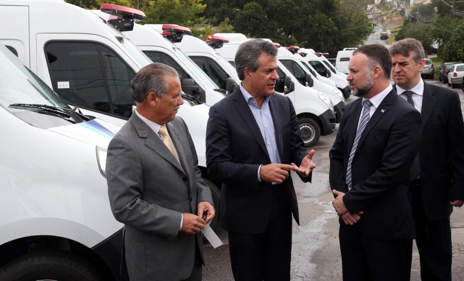 O governador Beto Richa e o secretário estadual da Segurança Pública e Administração Penitenciária, Wagner Mesquita, entregam mais 160 pistolas da marca Glock para a Polícia Civil e 45 viaturas para o Departamento Penitenciário do Paraná (Depen).  As entregas fazem parte do programa Paraná Seguro da Secretaria de Segurança Pública e Administração Penitenciária.Curitiba, 10/04/2017.Foto: Orlando Kissner/ANPr