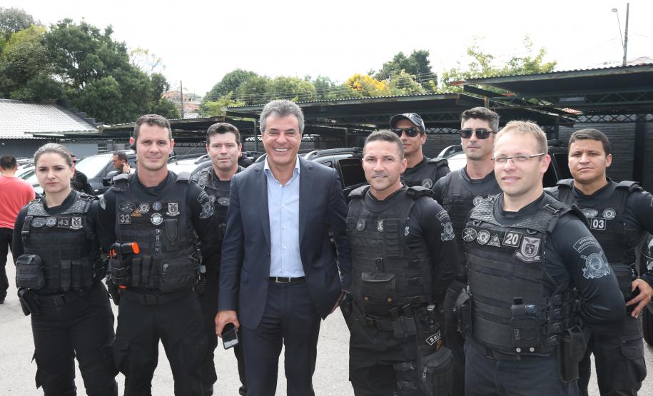 O governador Beto Richa e o secretário estadual da Segurança Pública e Administração Penitenciária, Wagner Mesquita, entregam mais 160 pistolas da marca Glock para a Polícia Civil e 45 viaturas para o Departamento Penitenciário do Paraná (Depen).  As entregas fazem parte do programa Paraná Seguro da Secretaria de Segurança Pública e Administração Penitenciária.Curitiba, 10/04/2017.Foto: Orlando Kissner/ANPr