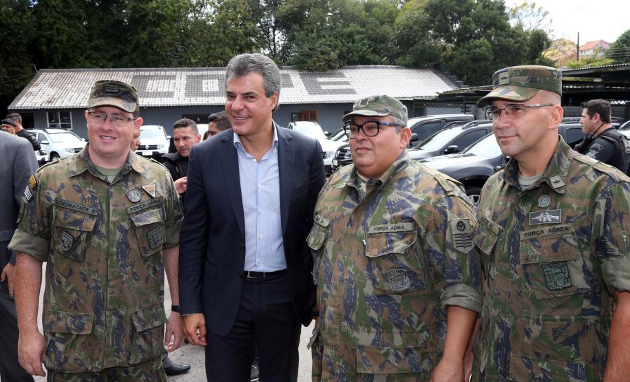 O governador Beto Richa e o secretário estadual da Segurança Pública e Administração Penitenciária, Wagner Mesquita, entregam mais 160 pistolas da marca Glock para a Polícia Civil e 45 viaturas para o Departamento Penitenciário do Paraná (Depen).  As entregas fazem parte do programa Paraná Seguro da Secretaria de Segurança Pública e Administração Penitenciária.Curitiba, 10/04/2017.Foto: Orlando Kissner/ANPr