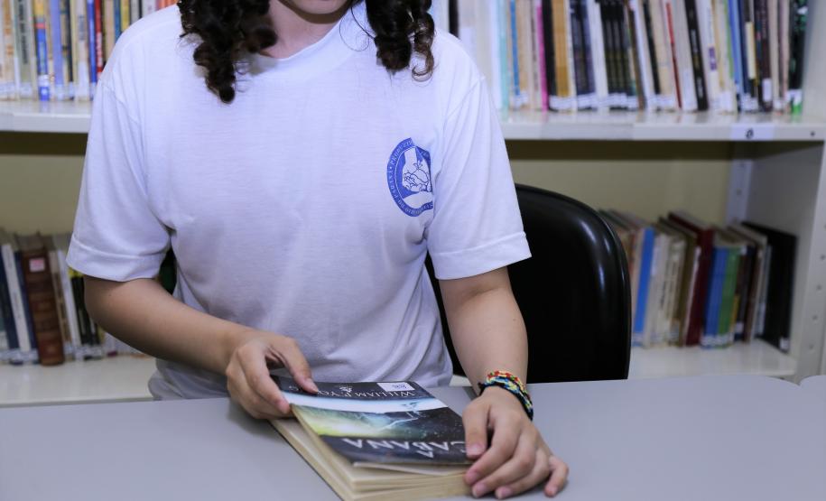 A doação de livros de literatura para o sistema prisional do Estado contribui para a renovação constante do acervo das bibliotecas do Departamento Penitenciário do Paraná (Depen), para atender os detentos. As obras literárias ficam disponíveis aos presos, que podem utilizá-las como remição total da pena a ser cumprida, após fazerem uma resenha sobre o texto, que passa pela avaliação de um professor.Curitiba, 02/05/2017.Foto: Divulgação Depen PR