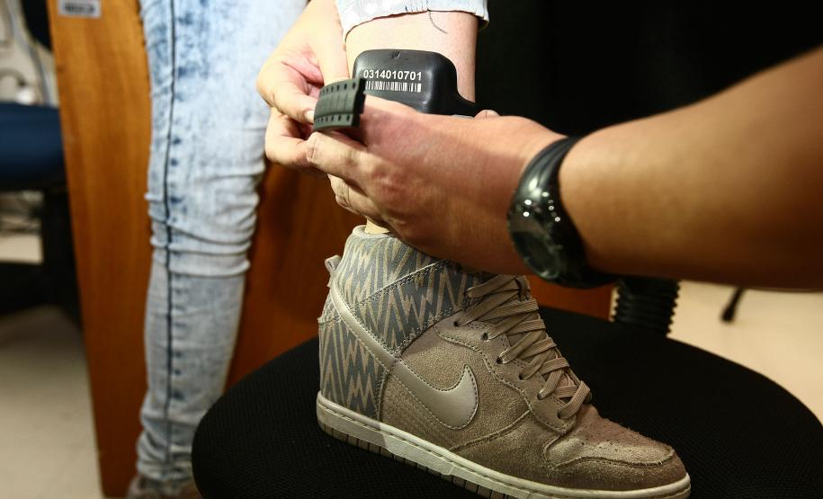 Estado vai adquirir 12 mil tornozeleiras para monitorar presos