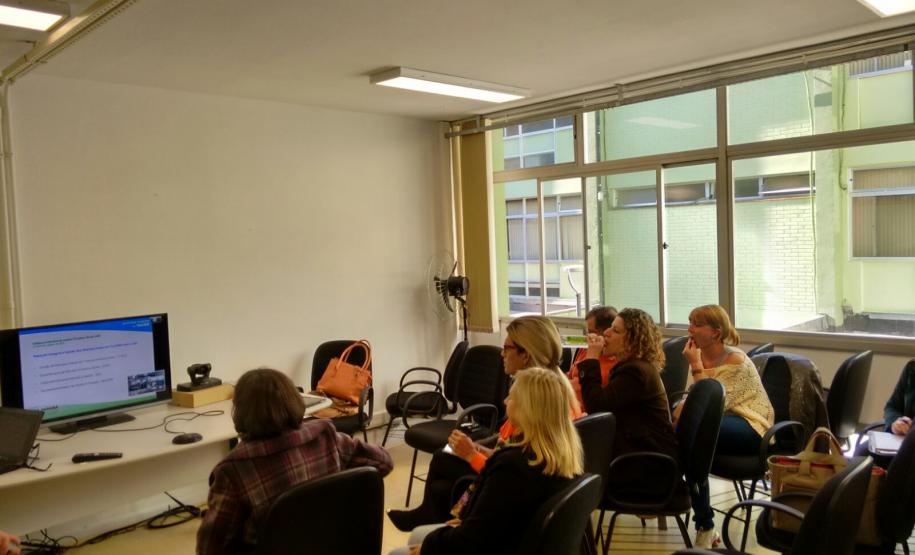 Na última sexta-feira (28), cerca de 50 servidores do Departamento de Execução Penal do Paraná (Depen), de todo o estado, realizaram uma capacitação por videoconferência na área da saúde, sobre a aplicação do Teste do Fluído Oral - Teste Rápido para HIV.