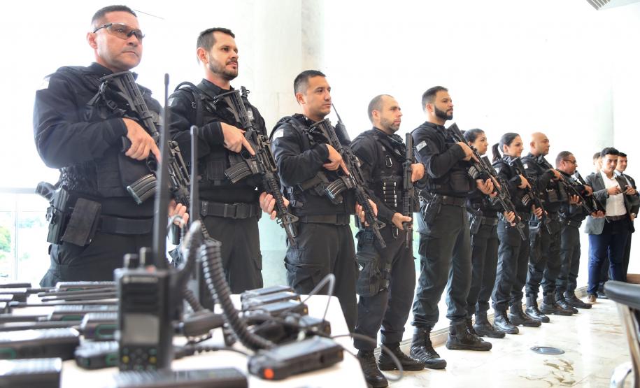 O governador Carlos Massa Ratinho Junior entregou nesta quarta-feira armas, rádios comunicadores e veículos de escolta ao Departamento Penitenciário do Paraná (Depen). O objetivo é equipar e modernizar o sistema prisional do Estado. Curitiba, 08/05/2019. Foto: José Fernando Ogura/ANPr