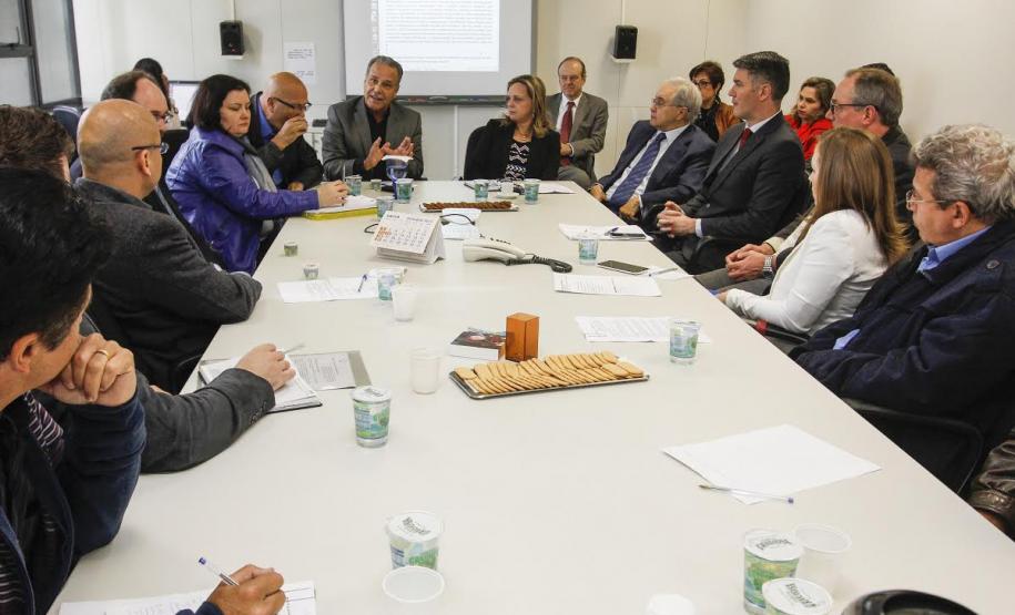 Reunião foi realizada na Secretaria da Administração e da Previdência