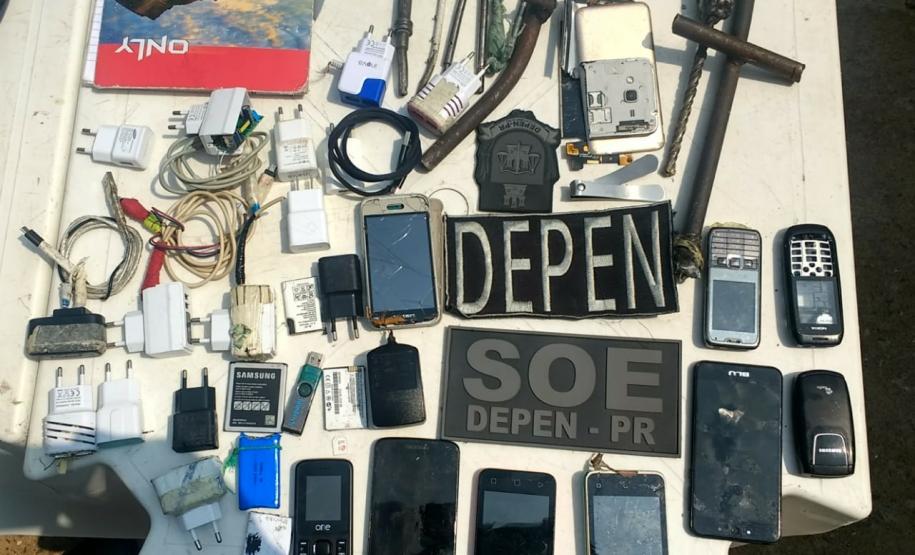 Operação de revista retira celulares e materiais ilícitos da Cadeia Pública de Umuarama