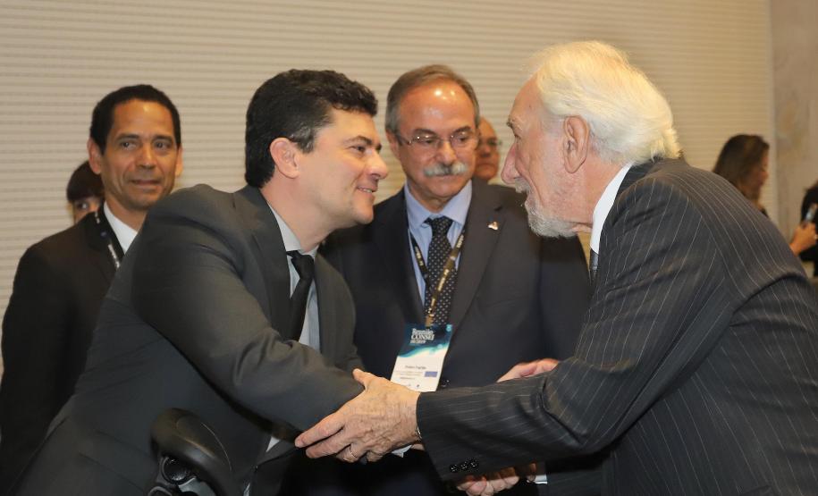 O governador Carlos Massa Ratinho Junior e o ministro da Justiça Sergio Moro, participaram da Encontro do Conselho Nacional de Secretários de Estado da Justiça, Cidadania, Direitos Humanos e Administração Penitenciária, que realiza-se no Palácio Iguaçu. Participaram: os secretários: de Segurança Pública, cel. Romulo Marinho Soares; entre outros.Curitiba, 04-10-19.Foto: Arnaldo Alves / AEN.