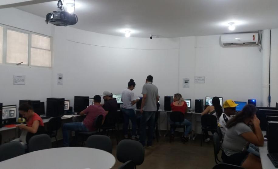 Mais de 90 cursos estão à disposição de presos com tornozeleira para remição de pena