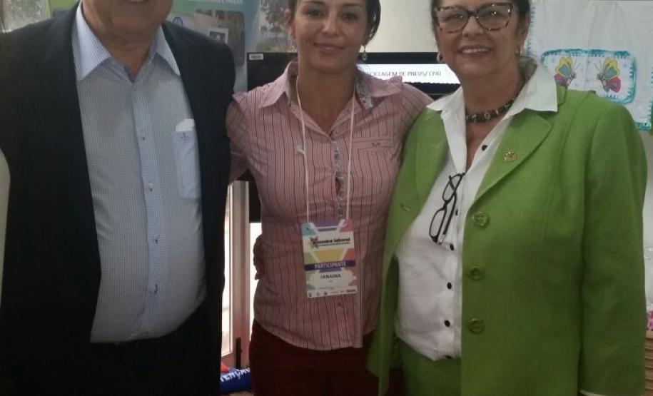 O Governador do Estado de Santa Catarina, Raimundo Colombo, e a Secretária de Estado da Justiça e Cidadania, estiveram prestigiando o estande do Paraná.