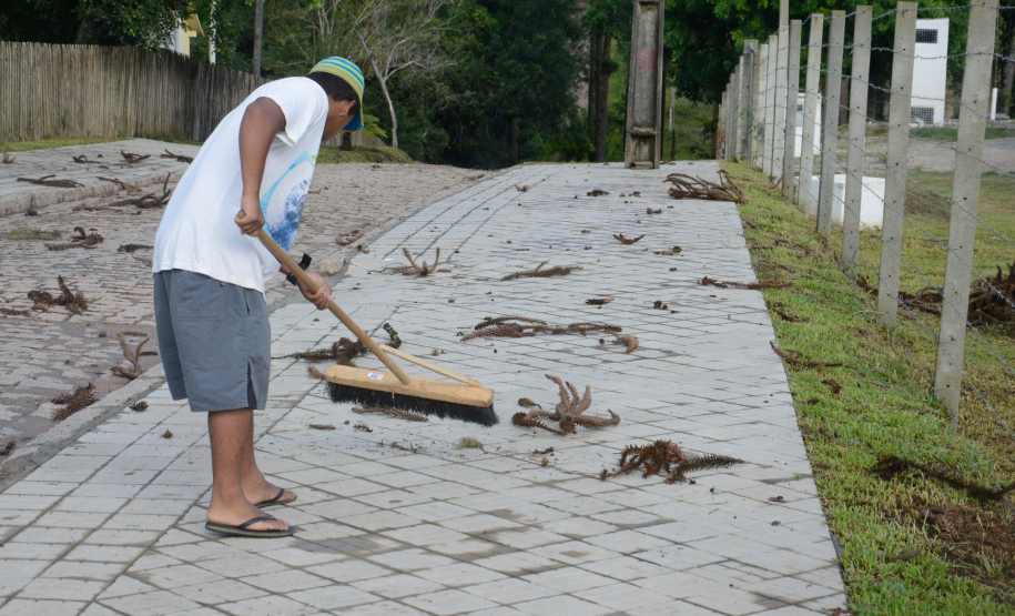 Presos do regime semiaberto em Piraquara trabalham para melhorar a cidade