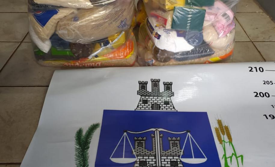 Agentes penitenciários doam cestas de alimentos a famílias carentes de Marechal Cândido Rondon
